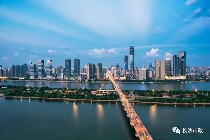 以城市，見(jiàn)未來(lái)；與城市，共成長(cháng)