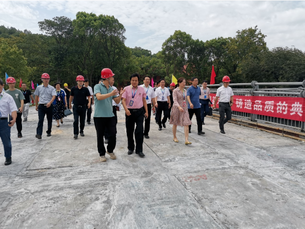 市政要聞 | 湖南工商大學(xué)黨委書(shū)記陳曉紅院士、長(cháng)沙市公共工程建設中心總工劉學(xué)武帶隊赴湖南工商大學(xué)跨桐梓坡路過(guò)街天橋項目考察調研